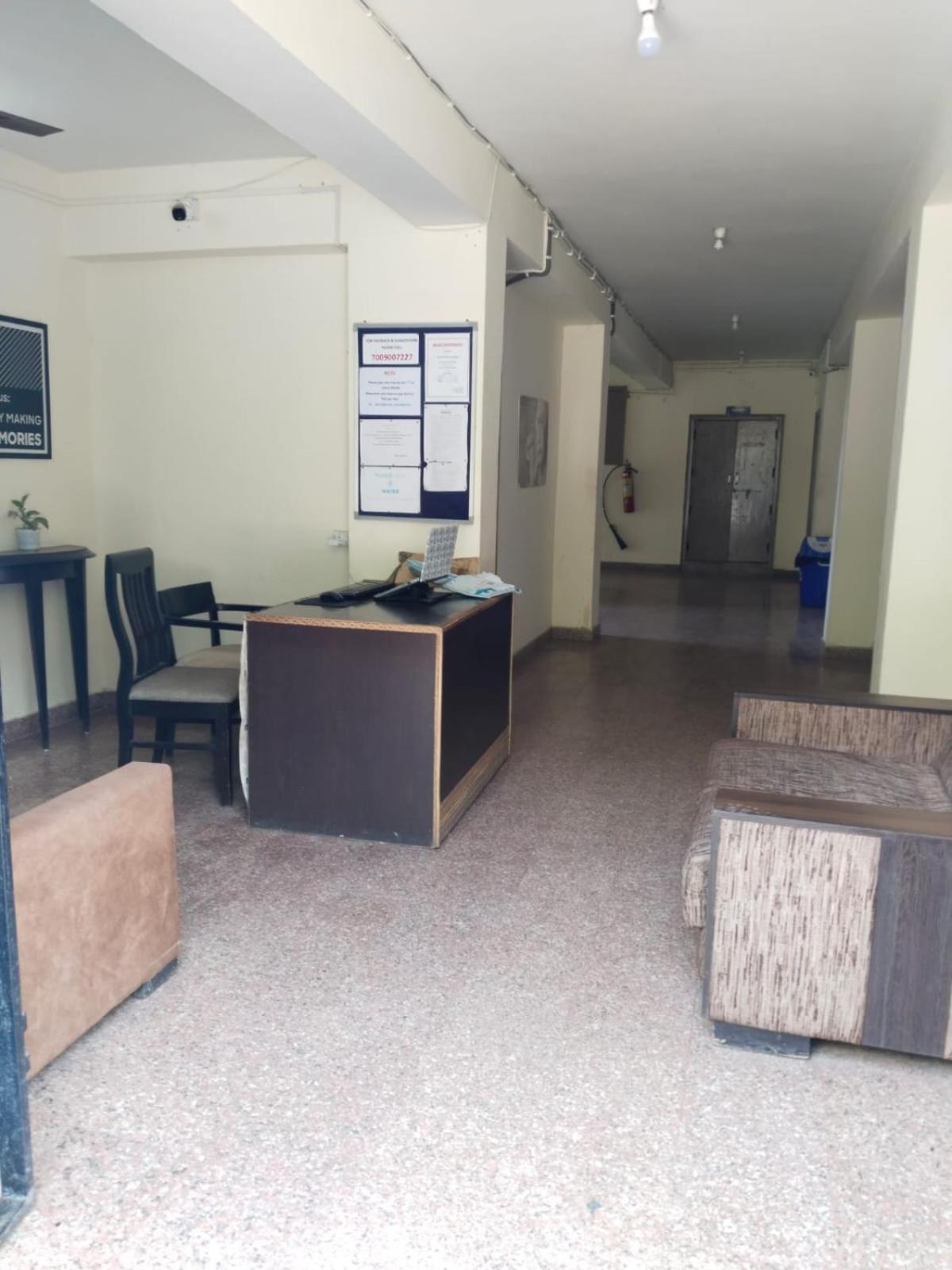 Abuzz Oxfordcaps Chanakya Hostel Solan Exterior photo