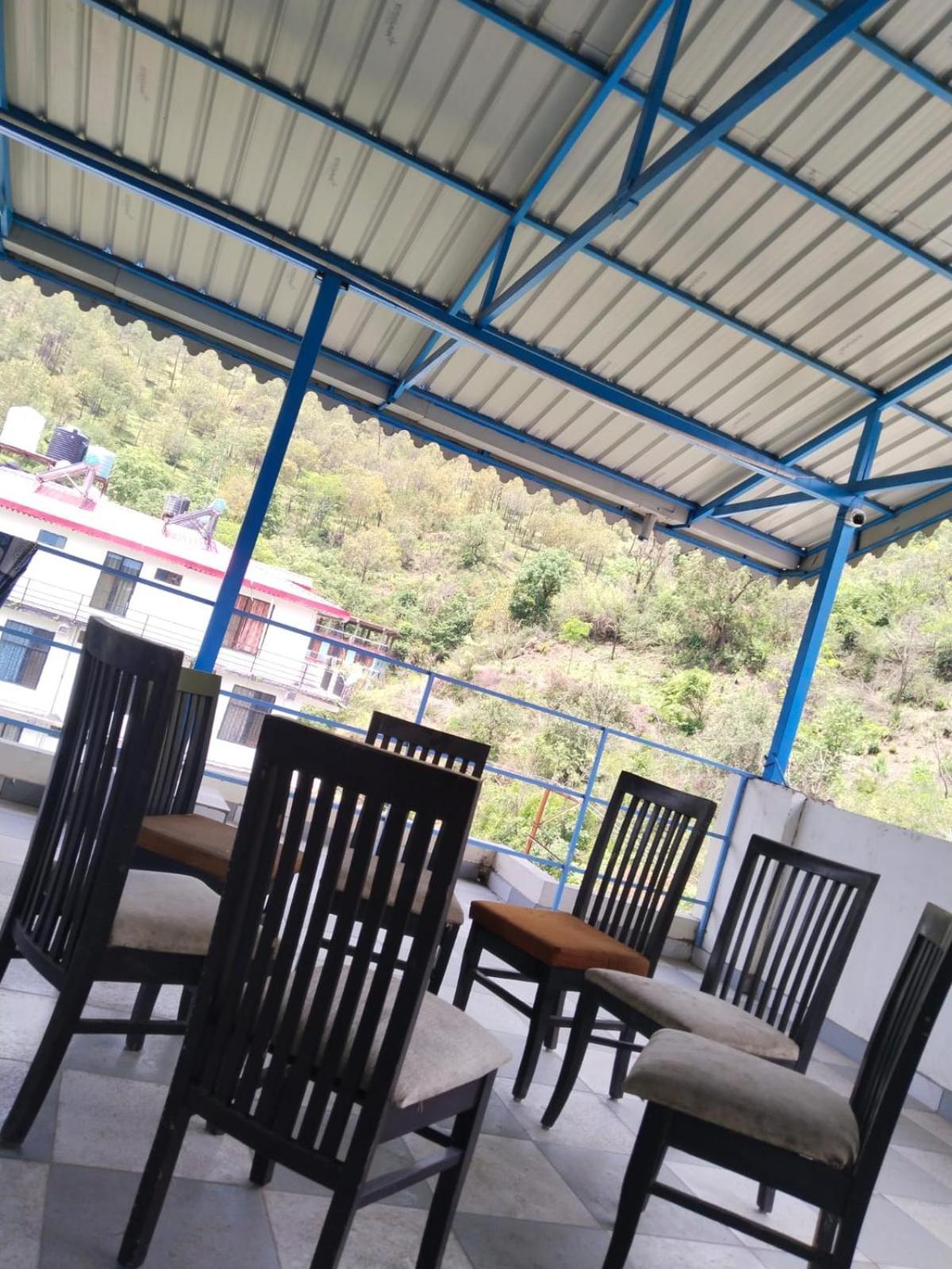Abuzz Oxfordcaps Chanakya Hostel Solan Exterior photo